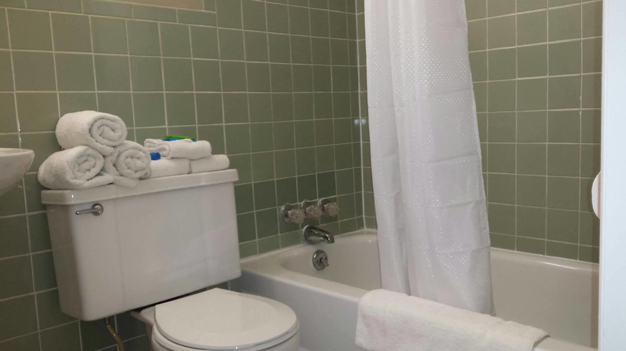 Kentucky Lake Inn Gilbertsville Екстериор снимка